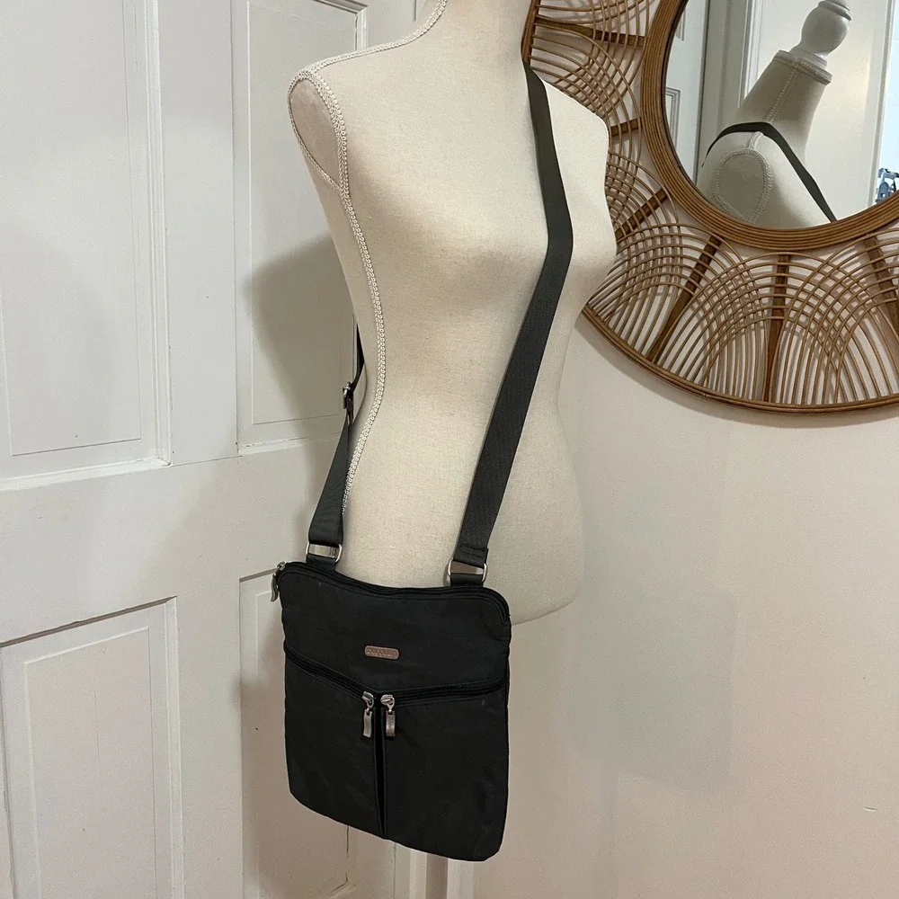 Baggallini Horizon Crossbody Bag Organizer Travel‎ Pockets RFID Lightweight